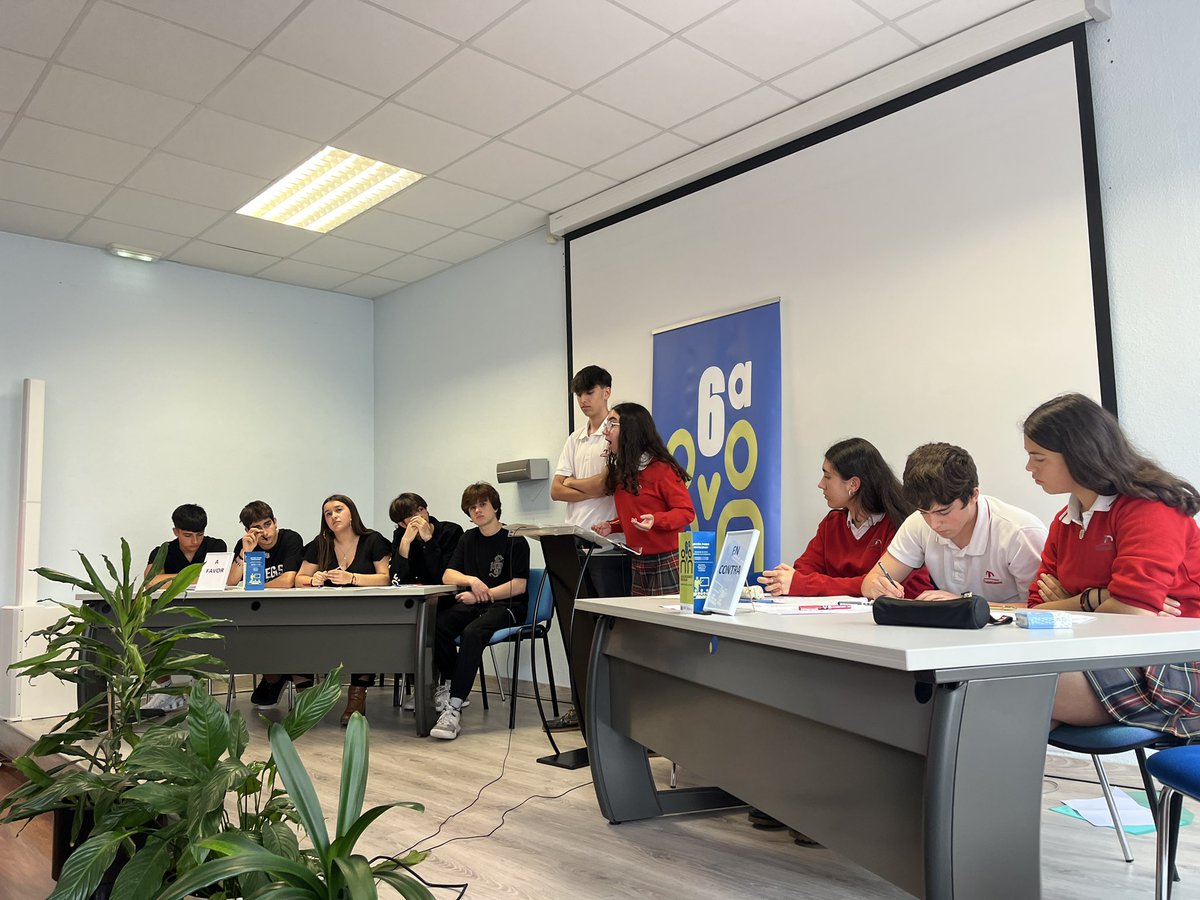 🎯 LIGA DE RÉCORDS 

Os contamos hace un par de días que por 1a vez un IES se clasificaba a la Final de la #LigaDebateAsturias en ambas categorías… ¡HOY DE NUEVO!

🏆 <a href="/iesavelinacerra/">iesavelinacerra</a> se clasifica a la final, pero lo tuvo muy difícil. Enhorabuena a tod@s los participantes