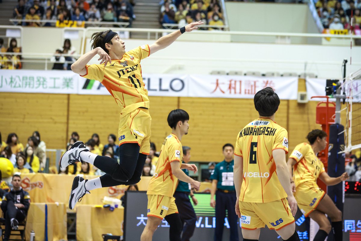 JTEKTSTINGS's tweet photo. ／
2024-25 SEASON REVIEW🏐
STINGS 一問一答🐝💨💨💨
＼

#秦耕介 選手編🐝

Q. 今シーズン、自身のベストプレーは?
A. レギュラーシーズン18節の東京グレートベアーズ戦で
今季唯一決めたアタック。
やっとスパイクを打てたことに歓喜した。

Q. 今シーズンをひと言で表すと?
A. 黄援

Q. 来シーズンに向けて決意をひと言！
A. 最後まで戦い抜く！活躍する！

Q. ファンの皆さまへメッセージ
A. 皆さんの応援があったからこそここまで戦い抜けました。
たくさんのご声援ありがとうございました‼

#ジェイテクトSTINGS愛知