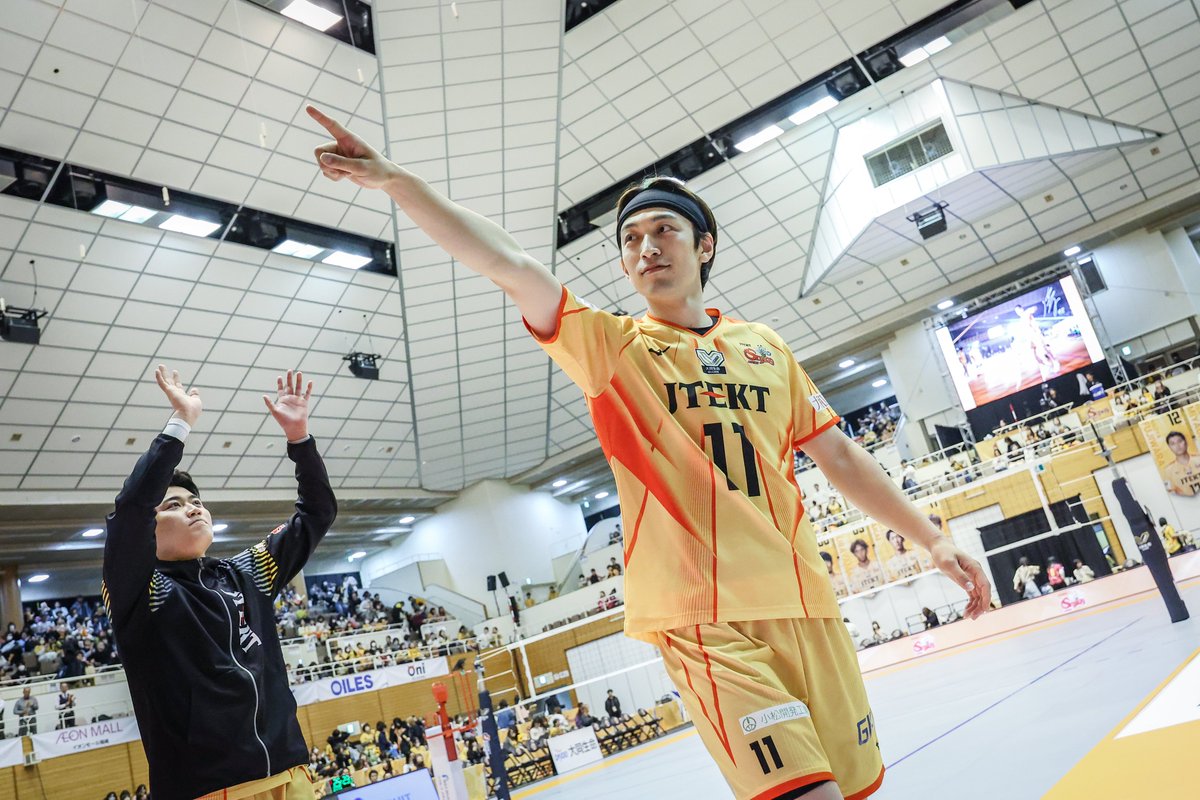 JTEKTSTINGS's tweet photo. ／
2024-25 SEASON REVIEW🏐
STINGS 一問一答🐝💨💨💨
＼

#秦耕介 選手編🐝

Q. 今シーズン、自身のベストプレーは?
A. レギュラーシーズン18節の東京グレートベアーズ戦で
今季唯一決めたアタック。
やっとスパイクを打てたことに歓喜した。

Q. 今シーズンをひと言で表すと?
A. 黄援

Q. 来シーズンに向けて決意をひと言！
A. 最後まで戦い抜く！活躍する！

Q. ファンの皆さまへメッセージ
A. 皆さんの応援があったからこそここまで戦い抜けました。
たくさんのご声援ありがとうございました‼

#ジェイテクトSTINGS愛知