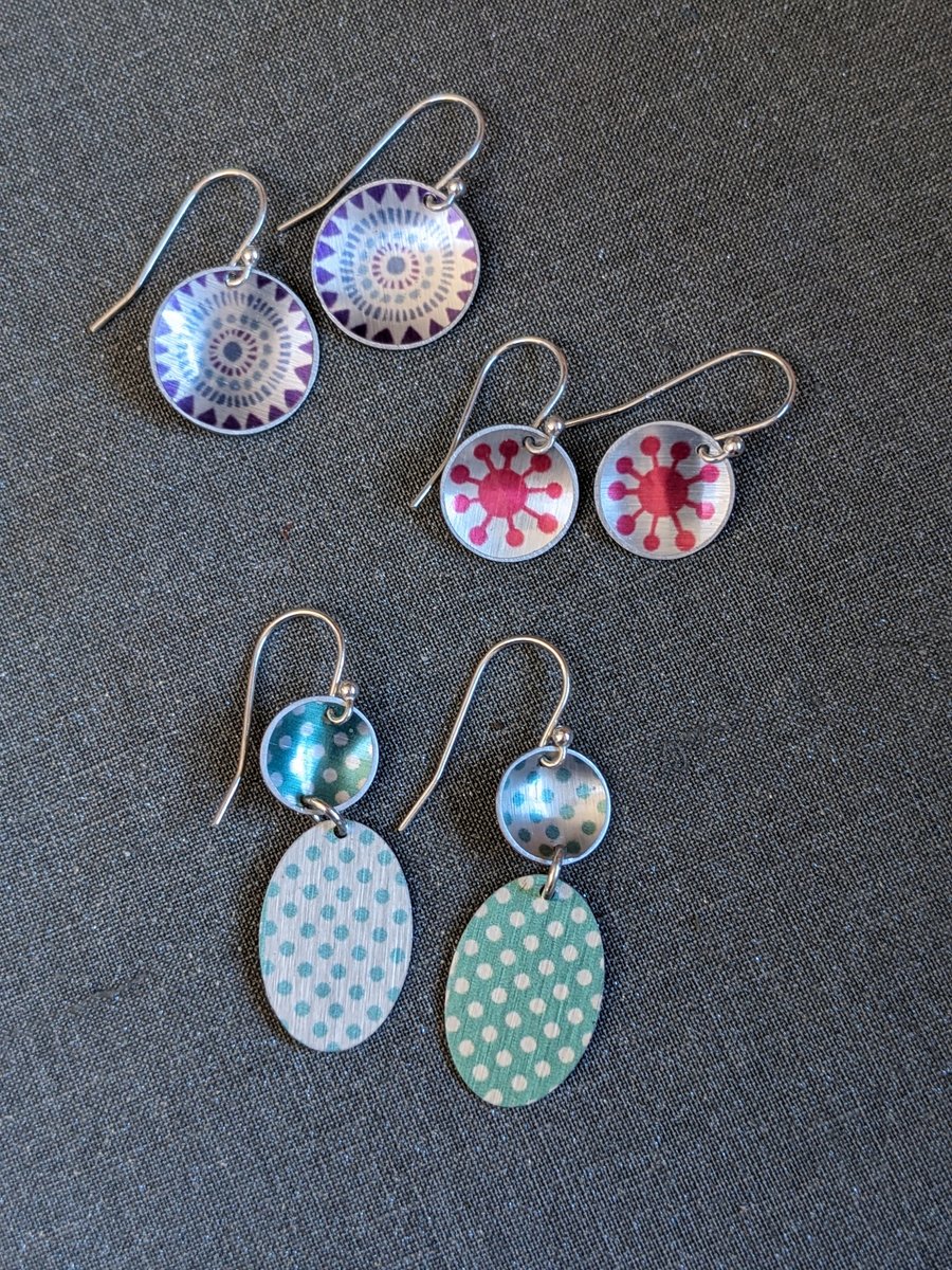 LittleJudyBrown's tweet photo. After a pretty horrendous start to the year, I finally found time to do something fun and make some earrings. When there are enough of them I hope to set up an online shop...it could take some time! https://t.co/SNnpsAnXm9