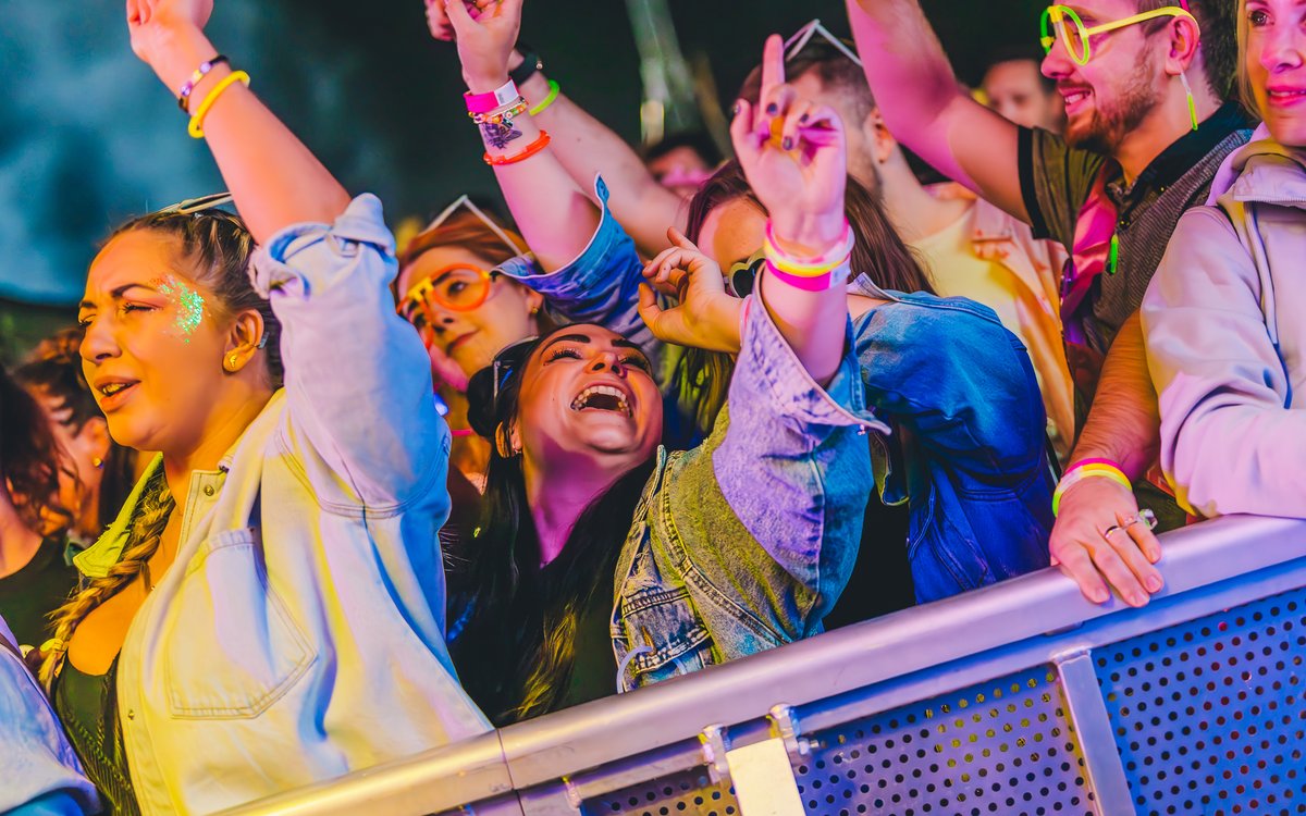 What's On Nottingham (@nottm_events) on Twitter photo Get ready for a weekend of live music, dancing, and feasting at <a href="/WollatonHall/">Wollaton Hall</a>! 🎵🌳
Friday 30 May
🎶 Ibiza Orchestra
Saturday 31 May
🌭 Sausage & Cider Festival
Sunday 1 June
🤠 Summer in Nashville
Book your tickets at wollatonhall.org.uk/whats-on Get ready for a weekend of live music, dancing, and feasting at <a href="/WollatonHall/">Wollaton Hall</a>! 🎵🌳
Friday 30 May
🎶 Ibiza Orchestra
Saturday 31 May
🌭 Sausage & Cider Festival
Sunday 1 June
🤠 Summer in Nashville
Book your tickets at wollatonhall.org.uk/whats-on