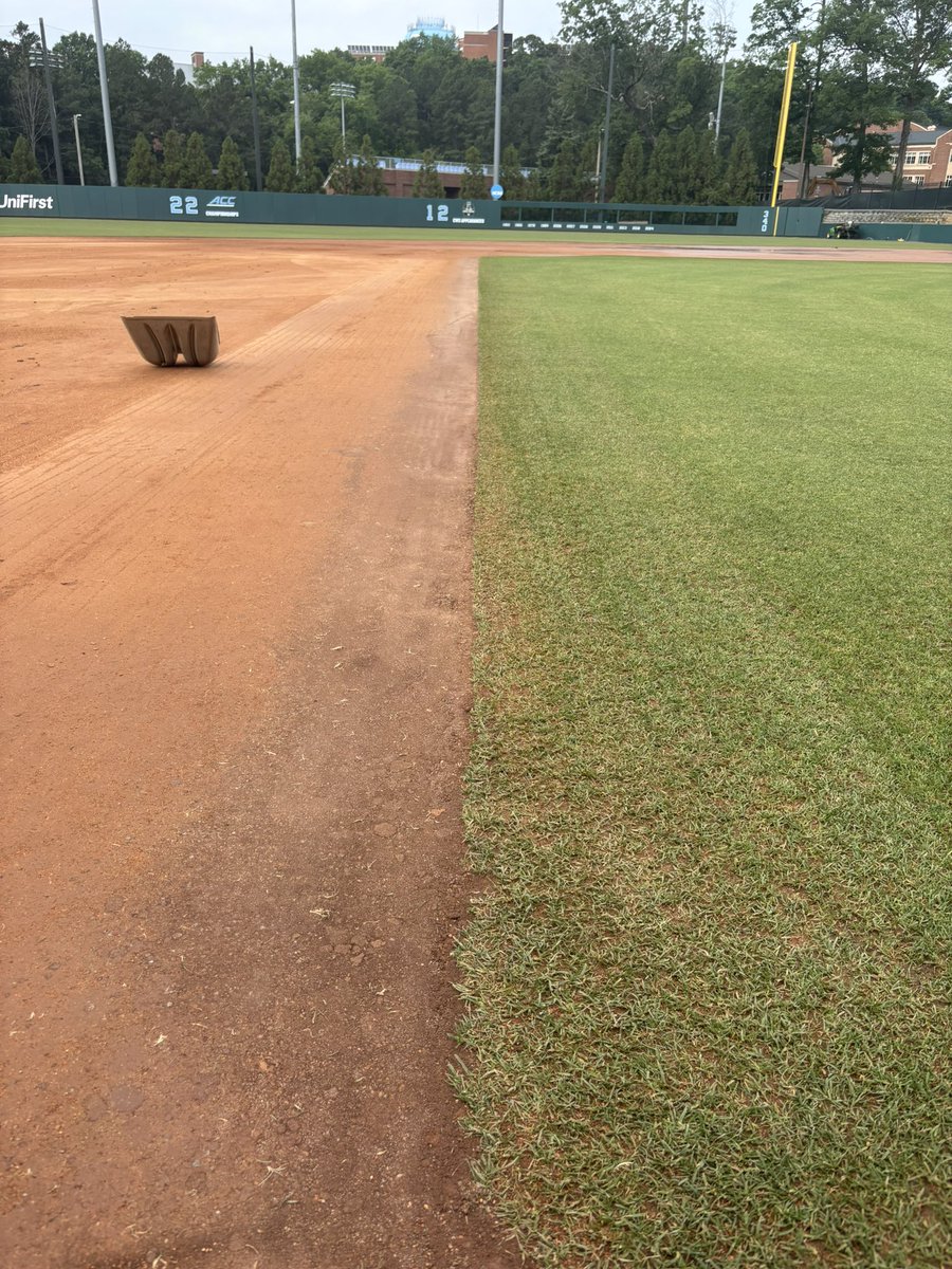 fleetwoodmac_32's tweet image. When Mother Nature provides cloud cover it’s a perfect day for some dirt work. Productive week getting things ready for ACC practice and potential regionals. #bosh #helloweekend