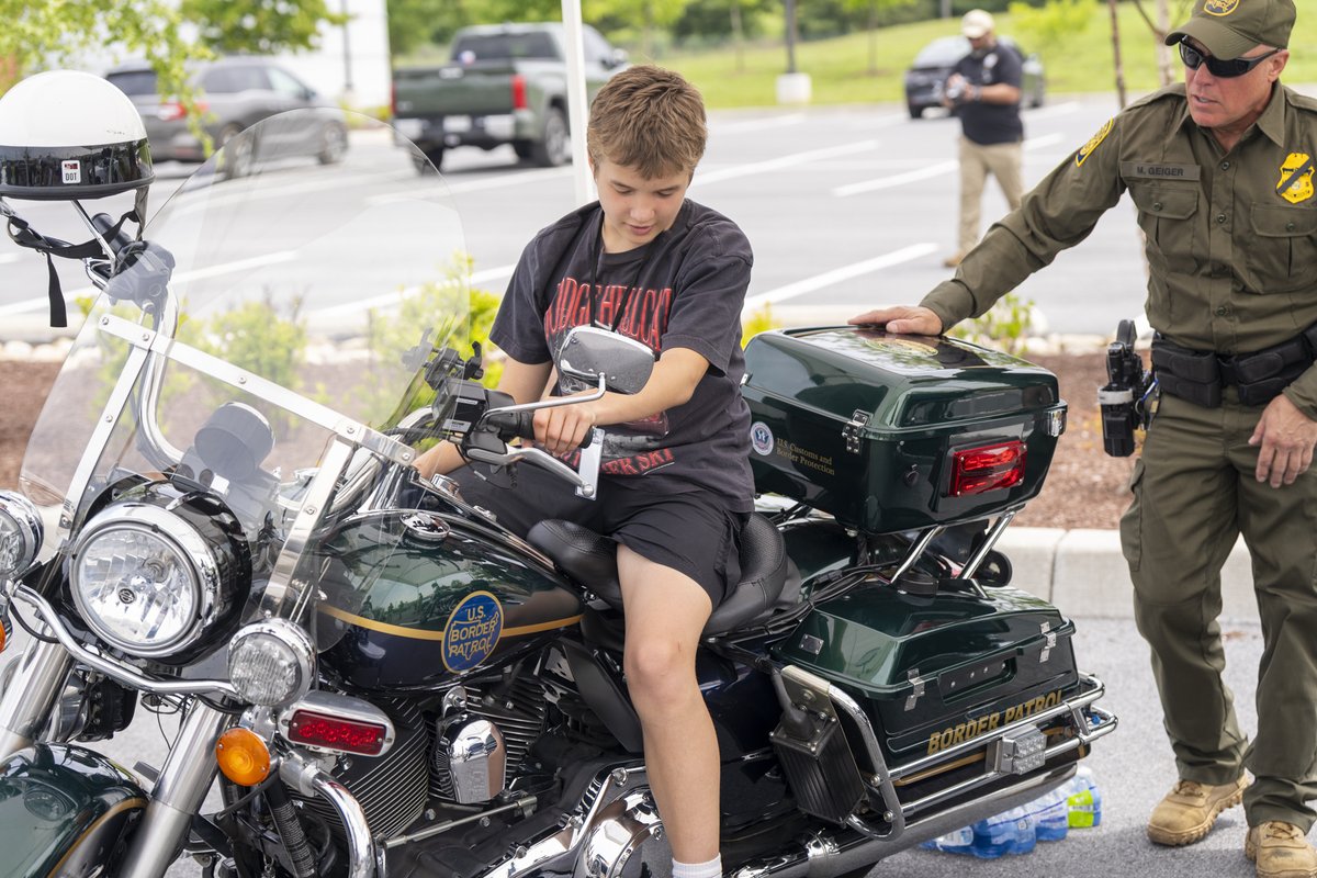CBPLESCXD's tweet image. During our #PoliceWeek Family Day event earlier this week, family members of @CBP's fallen heroes were given an interactive tour of LESC and @CBP's Advanced Training Center. A special thank you to all the CBP volunteers that helped make this day special! #PoliceWeek2025 #NPW2025