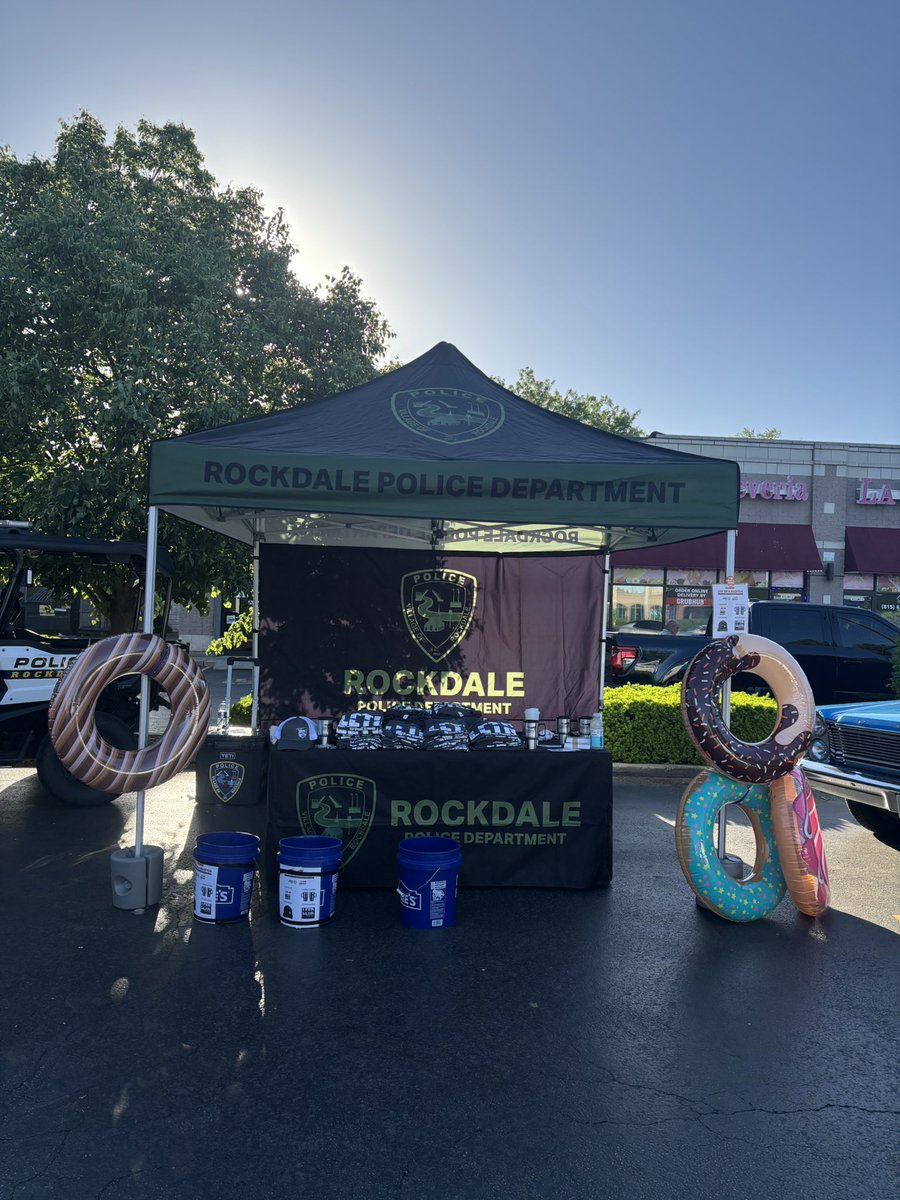 Our Lodge 94 members from the Rockdale Police Department are participating in Cop on a Rooftop this morning to help raise money for the Law Enforcement Torch Run for Special Olympics Illinois! Come out and say hi at the 20 S Larkin Ave location from now until noon! #coponarooftop