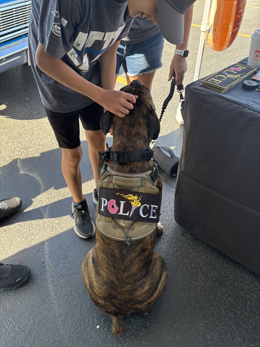WillCountyFOP's tweet photo. Our Lodge 94 members from the Rockdale Police Department are participating in Cop on a Rooftop this morning to help raise money for the Law Enforcement Torch Run for Special Olympics Illinois! Come out and say hi at the 20 S Larkin Ave location from now until noon! #coponarooftop https://t.co/CoaY5dHYoE