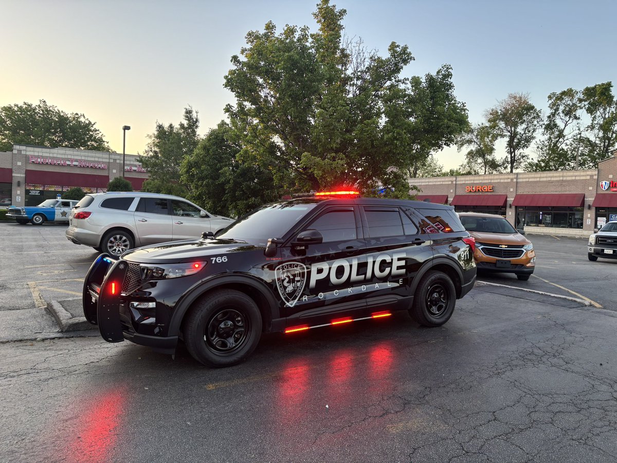 WillCountyFOP's tweet photo. Our Lodge 94 members from the Rockdale Police Department are participating in Cop on a Rooftop this morning to help raise money for the Law Enforcement Torch Run for Special Olympics Illinois! Come out and say hi at the 20 S Larkin Ave location from now until noon! #coponarooftop https://t.co/CoaY5dHYoE