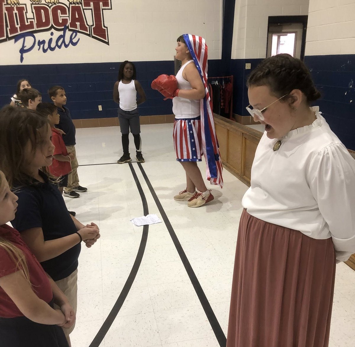 MobilePublicSch's tweet image. Fourth-grade students at McDavid-Jones Elementary recently delivered presentations at the school&apos;s Famous Alabamians Wax Museum exhibit, highlighting their abilities in research, writing, graphic design, and public speaking. Great job! #GrowingGREATNESS #LearningLeading