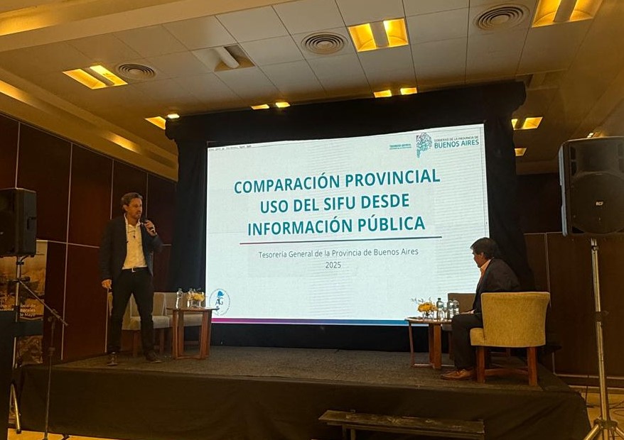 TesoreriaPBA's tweet photo. 📍2da Jornada- Seminario XXIX de ATGRA

En esta ocasión, el Tesorero General @davidjacobyok expuso en el Panel: “El Fondo Unificado como instrumento de financiamiento” con un relevamiento de su implementación en las 23 provincias y CABA. https://t.co/Yp4JBPLQ9J