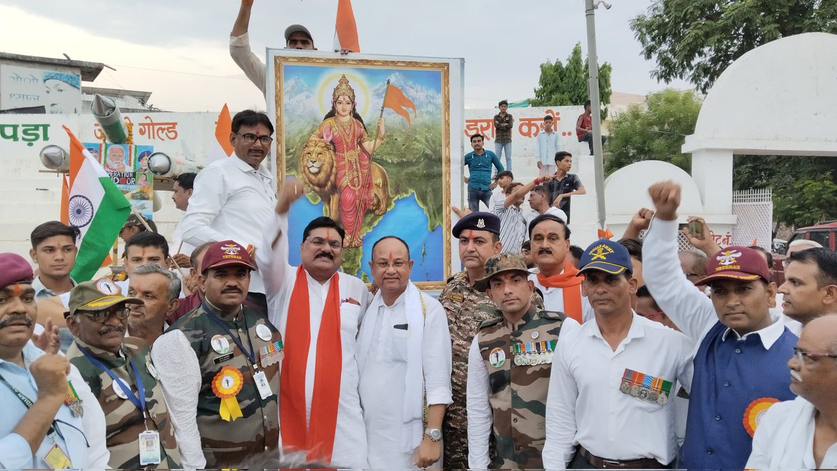 DurgshR's tweet photo. "ऑपरेशन सिंदूर" पर हर भारतवासी को गर्व है, अभिमान है !! 🇮🇳

आज हरदा नगर में भारतीय सेना के सम्मान और ऑपरेशन सिंदूर की ऐतिहासिक  ‘‘तिरंगा यात्रा’ संपन्न हुई’ । 

जय हिंद! जय भारत !!

#TirangaYatra
#OperationSindoor
#ApnaKhargoneBarwani https://t.co/7dK0SBlfdn