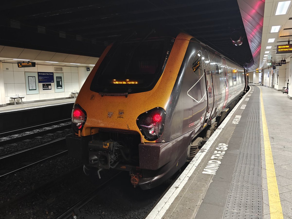 hunsletmid's tweet photo. Yesterday was a depot cross cover job, a double Bristol - Birmingham with me finishing the day with a taxi back to the Midlands at 11pm. 

I got graced with 5 cars, an Avanti set and a call at Gloucester! 

Quite a fun shift. https://t.co/xW1JhOKt9J