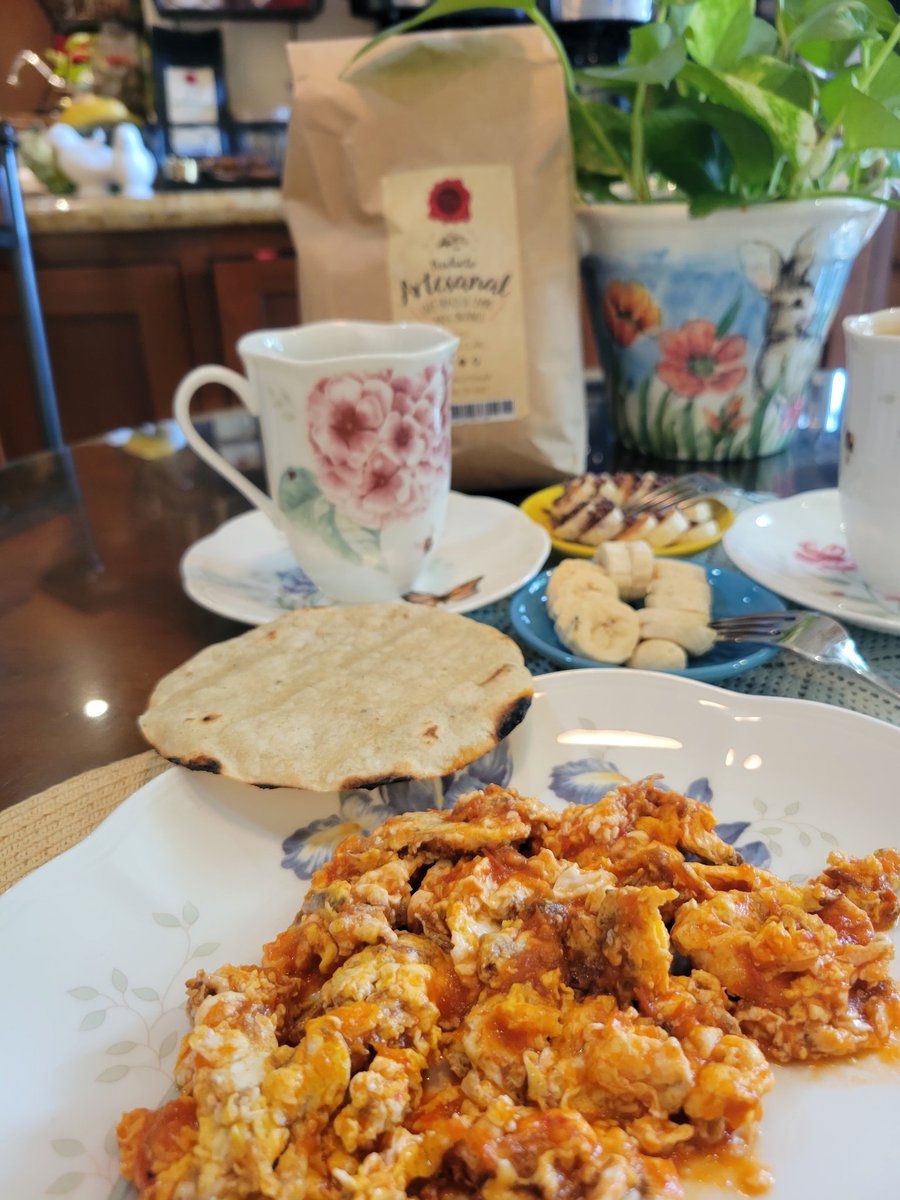 lozanohector's tweet photo. #AmorYPaz
Compartir una charla sin prisa, una comida sin protocolo, una risa que desarma cualquier tensión
#LibertadEsPoder estar con quienes amas, sin filtros, sin horarios, sin disfraces
…momentos que se guardan en el alma
#LibertadDeCompartir
#EnLaVidaYEnLaCancha
#AbrazoDeGol https://t.co/RtnSHrlByZ