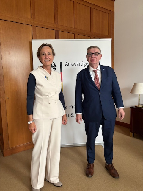 UN_OROLSI's tweet image. Today, I had the great pleasure to exchange with Ambassador Feldhusen at the German Federal Foreign Office on priority areas of our cooperation.
We thank Germany 🇩🇪 for its continuous support to the @UN and OROLSI.