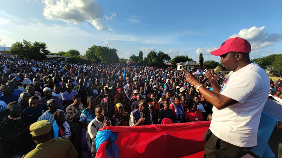 saed_kubenea's tweet photo. NDUGU zangu Madalali: Endeleeni kuota ndoto za Chadema inakufaaa. Wananchi wmejua kwamba kule ndani, Lissu na wazalendo wenzake wamefunga duka. https://t.co/FUHWJk0aIM