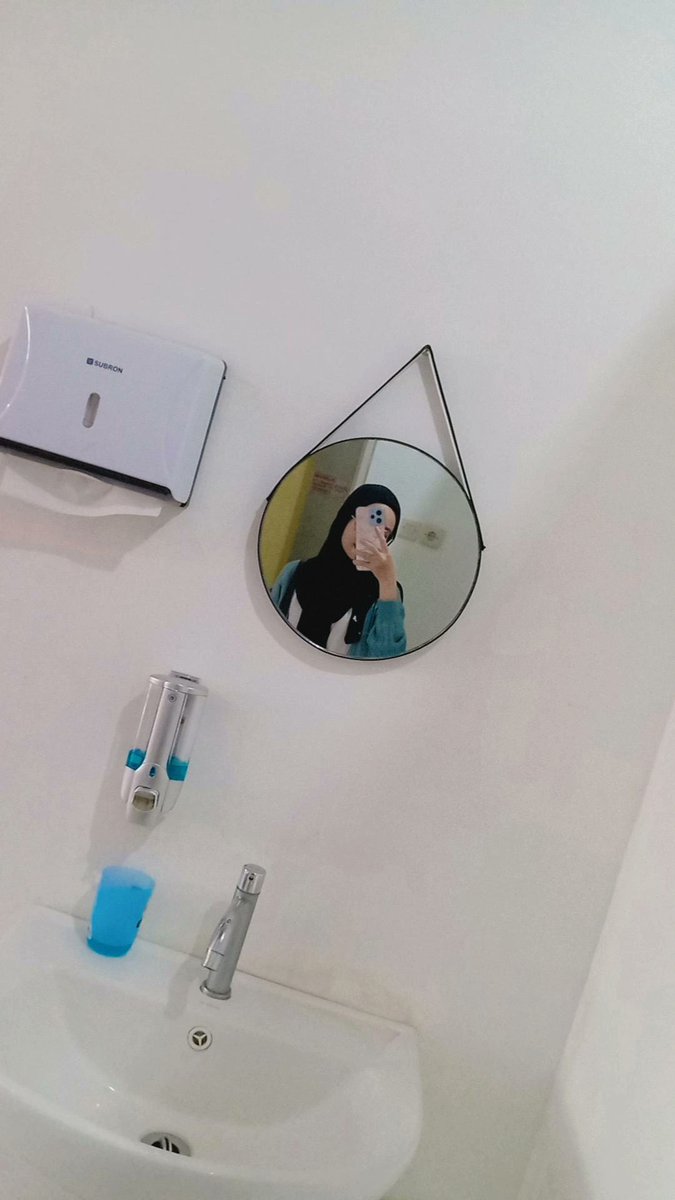 Sabun sma wadahnya ikut2 biru 🫵🏻😐