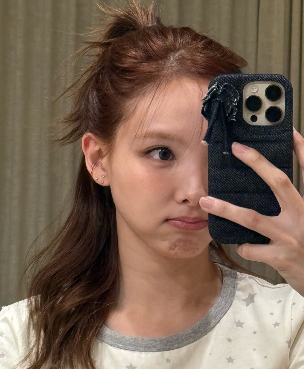 imnayeonarchive's tweet photo. NAYEON 🫧 https://t.co/hE2kpZHxtb