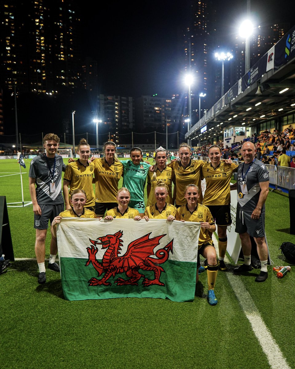 WrexhamAFCWomen's tweet photo. Representing Wrecsam and Cymru with immense pride 🏴󠁧󠁢󠁷󠁬󠁳󠁿

We go again tomorrow after an unbeaten start 🫡

🔴⚪️ #WxmAFC https://t.co/Hc7IlPITXI