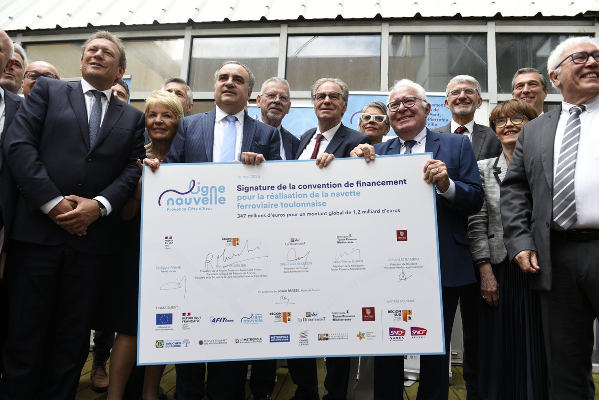 Departement du Var 83 (@departement_var) on Twitter photo 🚉Ce matin salle <a href="/metropoleTPM/">Toulon Provence Mediterranée</a> présentation officielle aux #élus et financeurs du <a href="/ProjetLNPCA/">Ligne Nouvelle Provence Côte d'Azur</a>. Dans le #Var +de trains + de régularité +de gares pour voyager sereinement et améliorer ses déplacements au quotidien. Un projet au service de tous les habitants. 🚉Ce matin salle <a href="/metropoleTPM/">Toulon Provence Mediterranée</a> présentation officielle aux #élus et financeurs du <a href="/ProjetLNPCA/">Ligne Nouvelle Provence Côte d'Azur</a>. Dans le #Var +de trains + de régularité +de gares pour voyager sereinement et améliorer ses déplacements au quotidien. Un projet au service de tous les habitants.