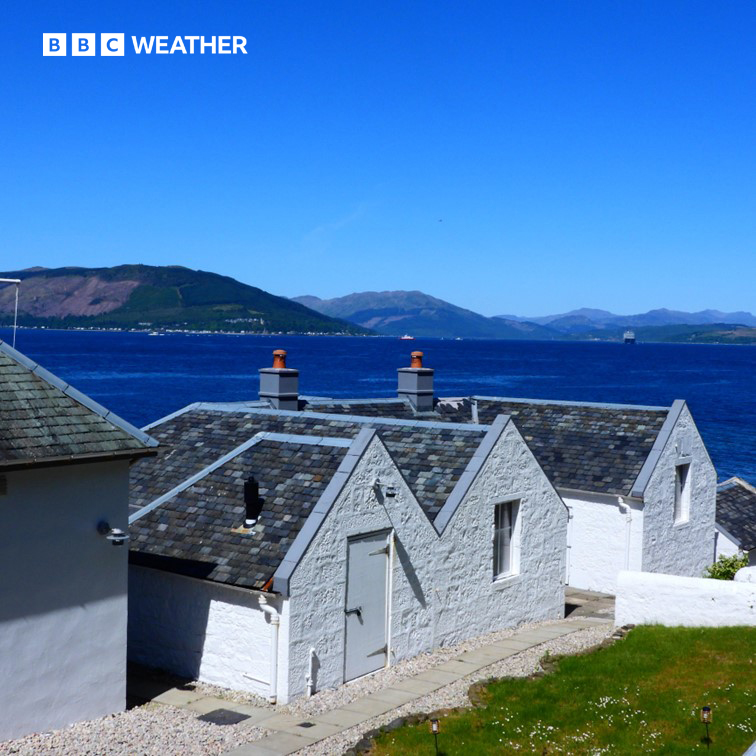 It's been a sunny start to spring so far. The UK has had more sunshine than the average for the whole three months - and there's still 2 weeks to go. 
529 hours of ☀️ = 116% of the total average
📷 BBC Weather Watchers / Michael Deveney