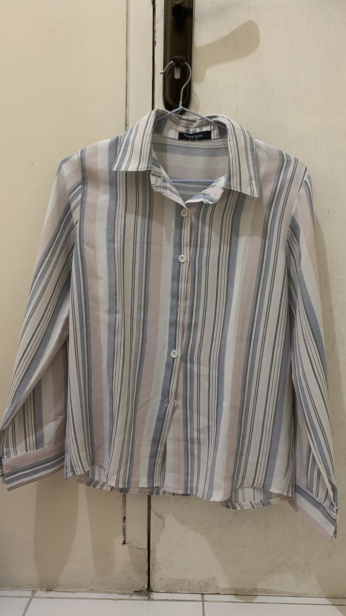 thinkaboutElora's tweet image. 🦋😍wts kemeja/blouse coi anjai bgt😍🦋

kemeja haylynn 40k sobat lovyu 
kemeja soft pink asos 40k juga

pemakaian pribadi semua yaa, dijual karena apa? karena butuh duit, karena apa lagi kalo bukan itu😔🤏🏻
#preloved #prelovedbaju #prelovedmurah