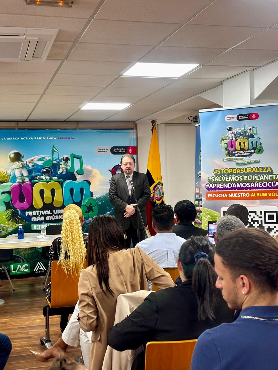CECUbarcelona's tweet photo. El Consulado del Ecuador en Barcelona fue sede del acto de inauguración del Festival Urbano Más Música – FUMM. El Cónsul Emb. @PatricioGarcesR reafirmó el compromiso con la integración latinoamericana y el impulso cultural a la comunidad 🇪🇨 migrante.
#FUMM #CulturaEcuatoriana https://t.co/AiEl29tb39
