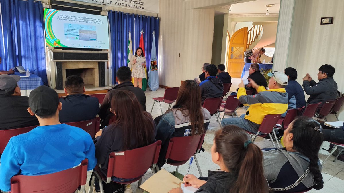 En coordinación con Viceministerio de Agua Potable y Saneamiento Básico <a href="/AmbienteyAgua/">Viceministerio de Riego y Agua Potable</a>, #AMDECO y  <a href="/FAMSI_Solidario/">FAMSI Solidario</a> desarrollamos la “Socialización del Diagnostico nacional de la gestión Integral de residuos sólidos en Bolivia e instrumentos para la gestión de residuos sólidos”