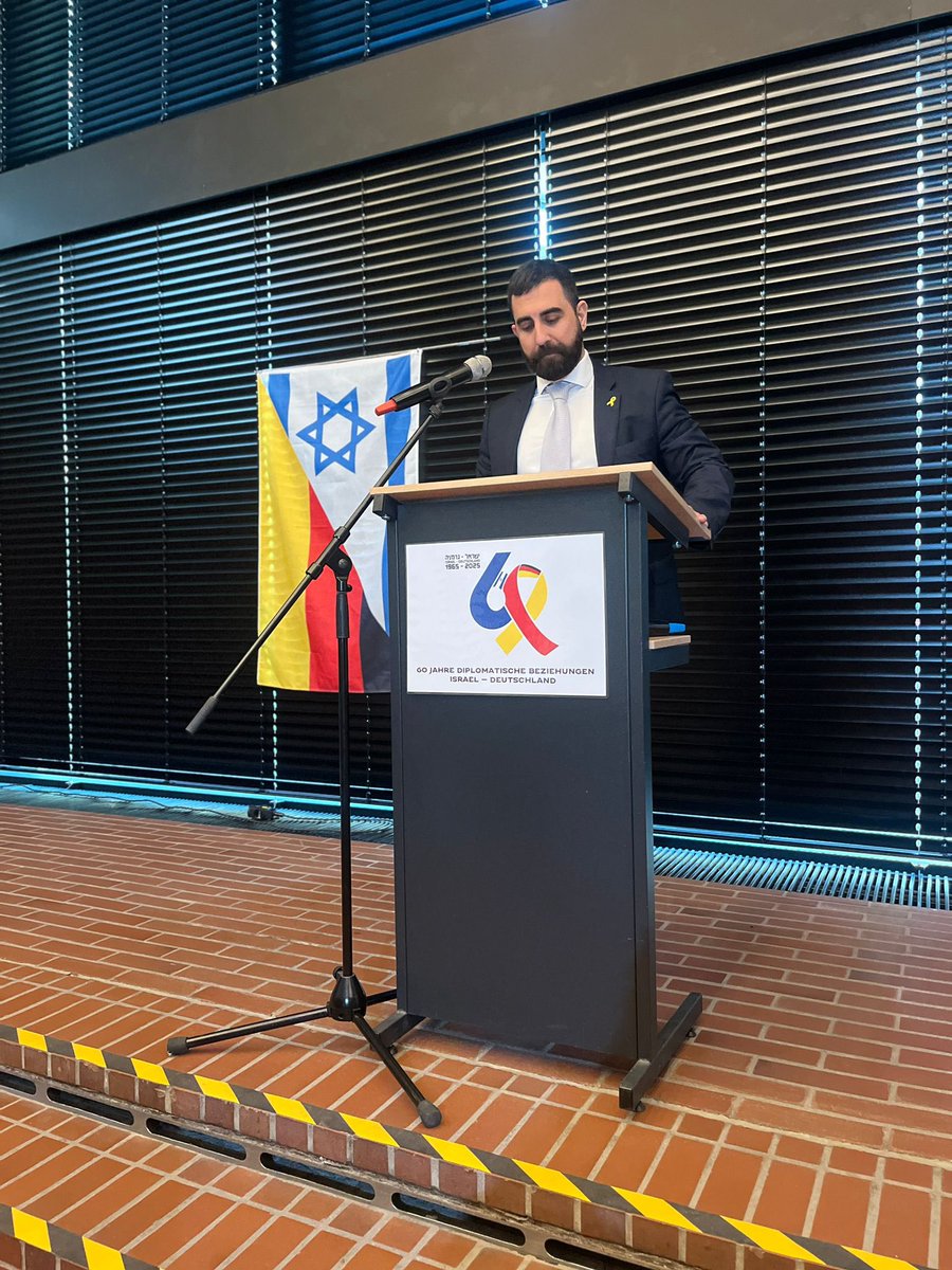AnanDZenn's tweet photo. Gestern durften wir in Bergisch Gladbach die Ausstellung „60 Jahre deutsch-israelische Beziehungen“ eröffnen. Ein bewegender Blick auf Freundschaft, Solidarität und Zukunft – getragen von Menschen. תודה רבה! 🇩🇪🇮🇱 #il60de https://t.co/q19Sd9HXyi