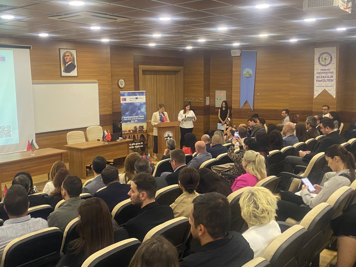 ABBaskanligi's tweet photo. Tören Programın Ulusal Otoritesinin, Yönetim Makamının, proje ortaklarının, Avrupa Komisyonunun üst düzey yetkilerinin yanı sıra Edirne Vali Yardımcısı’nın açılış konuşmaları ile başladı.
@ABBaskanligi @EU_Commission @edirne_valiligi @trakya_univ #cbcbgtr #ipacbc #Interreg https://t.co/qUFELgfH5C