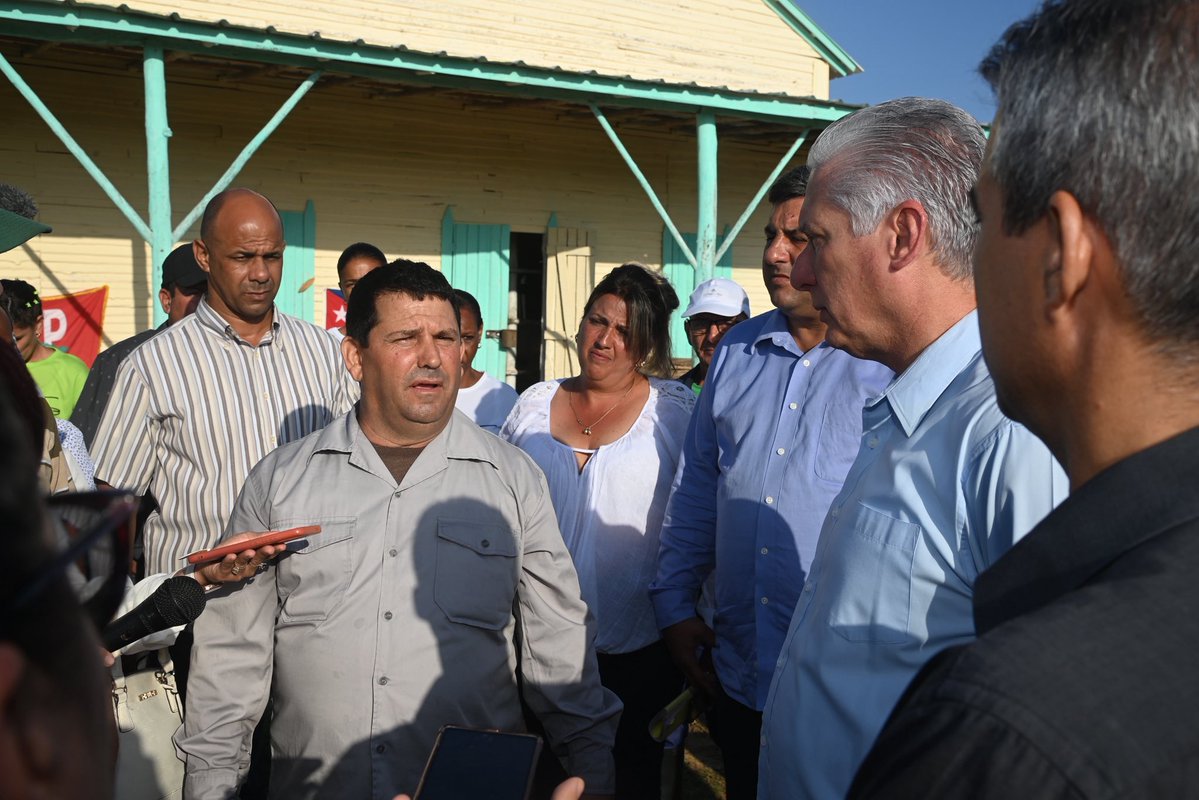 PresidenciaCuba's tweet image. 📍| Este sistema de trabajo apegado al pueblo, permite a la máxima dirección del país tomarle el pulso a la cotidianidad de los diferentes territorios de la nación, conocer mejor las potencialidades que en ellos existen y ayudar en la solución de los problemas.