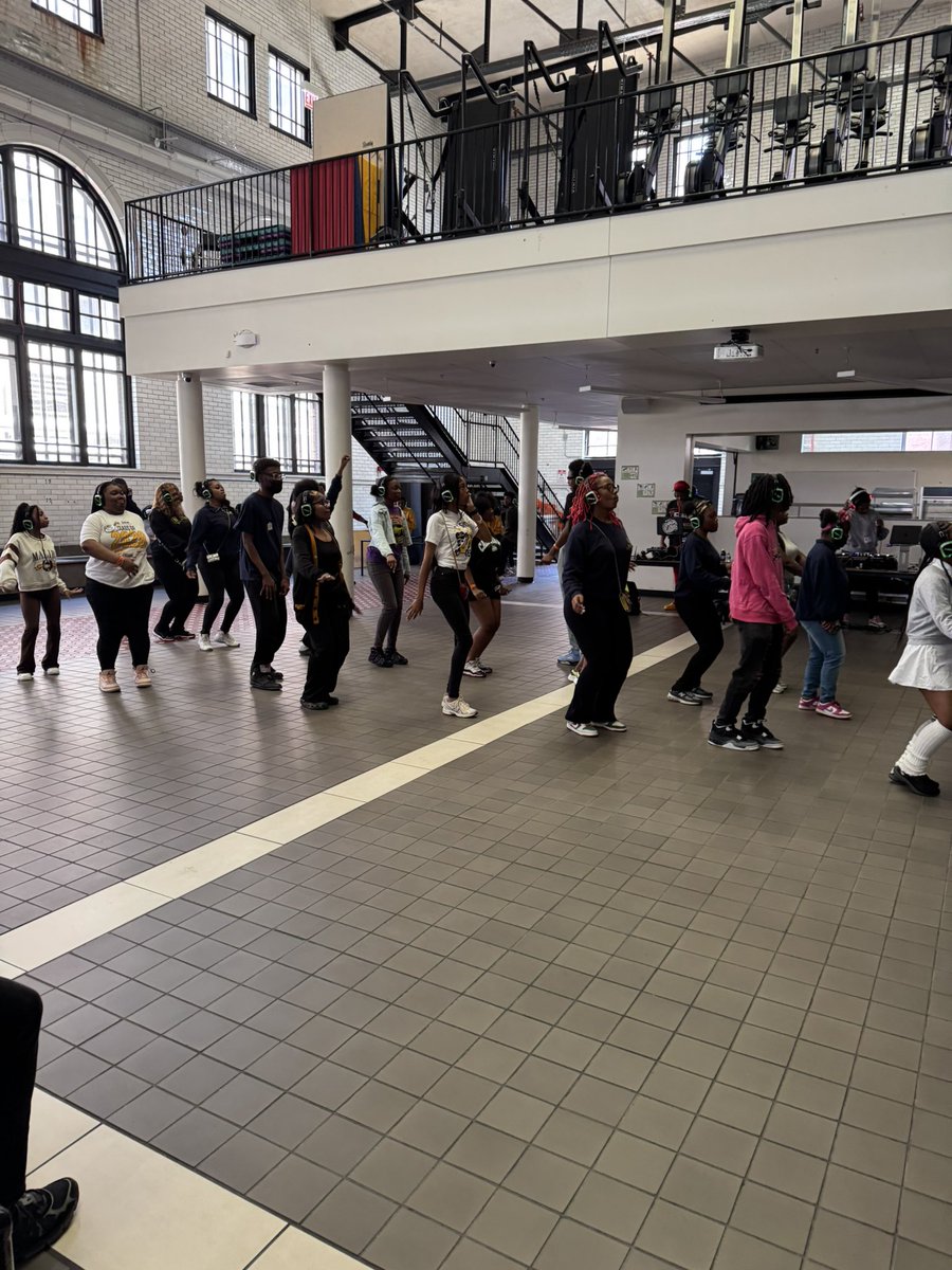 We couldn’t “keep quiet” about our scholars and their success! We hosted a silent party for our scholars with a GPA of 3.0 or higher 🎉 The party was silent 🔇, but the vibes were loud 🎧🔊 Keep up the amazing work scholars!

#benobledrw #cheetahready #nobleschools #silentparty