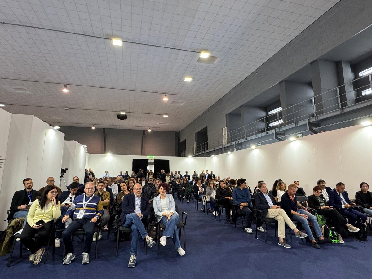 🧩 <a href="/CastellucciAnto/">Antonio Castellucci</a> a <a href="/Job_Orienta/">JOB&Orienta</a>: Le transizioni non possono e non devono lasciare indietro nessuno, da criticità creare opportunità.
La #CISL propone un patto per il #lavoro in #Puglia: infrastrutture, competenze, contrattazione, partecipazione