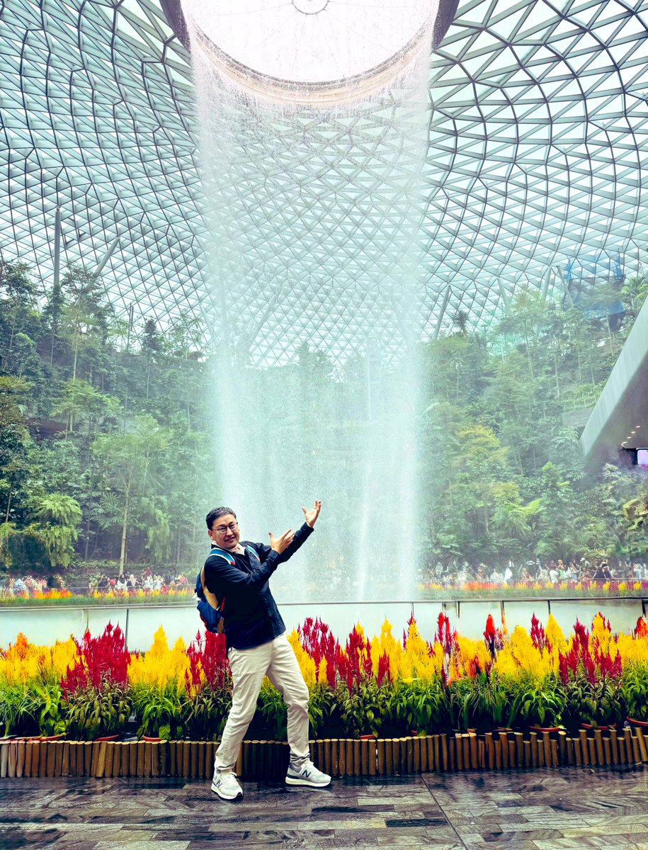 Жилд 1-2 хэрэг дээр үнэ төлбөргүй өмгөөлөл үзүүлж байхаар шийдсэн.

Он гарсаар 1.4 тэрбум төгрөгийн хохирол төлүүлж, ядарч зүдэрсэн хүмүүст бага ч гэсэн тус нэмэр болжээ. Амархан байсан уу гэвэл үгүй. Хичээсэн зүтгэсэн, цаг зав, нервээ зарцуулсан.

Түнэр харанхуйг зүхэж суухаар