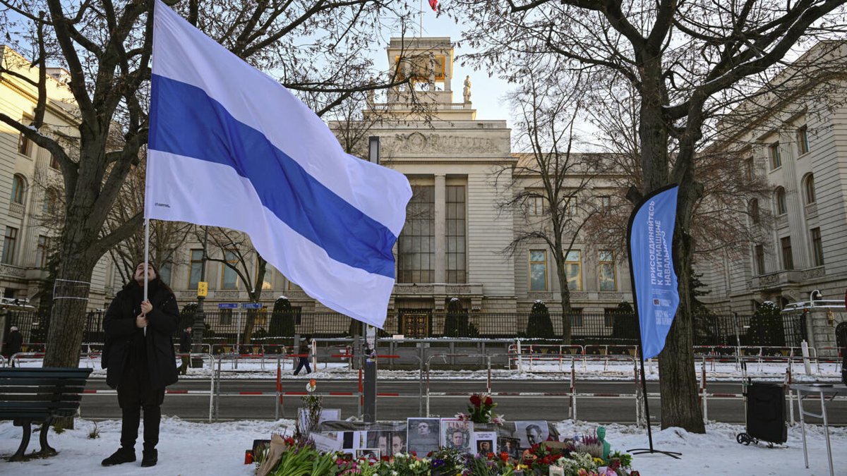 Репрессии без границ: как российские спецслужбы пытаются дотянуться до политэмигрантов rfi.my/Bfw2.x