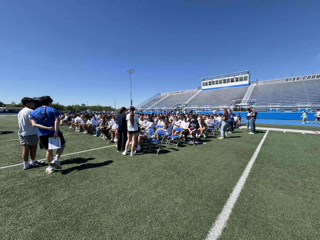 spedteach8's tweet photo. LZHS graduation practice underway 🐻💙🖤🤍 #WeAreLZ #LZNation 
@johnwalshD95 @LZ95curriculum @LZHSBEARS @GalltKelley @LZdistrict95 https://t.co/0PlcslxlVs