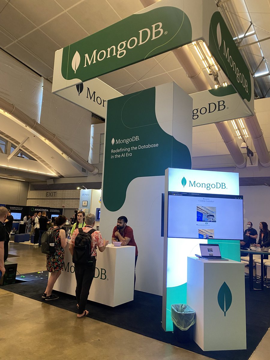 MesrenyameDogbe's tweet image. Booths at #PyConUS