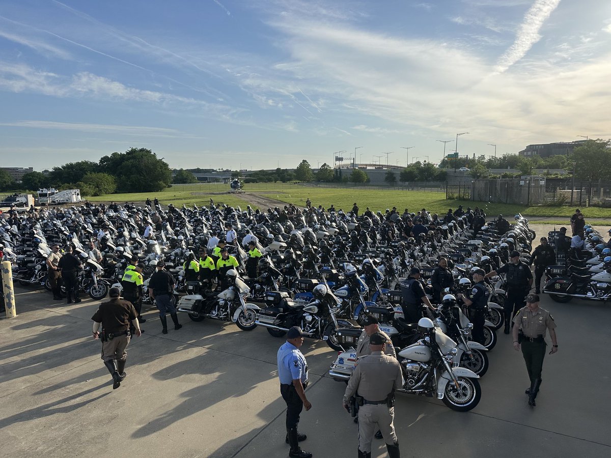 During National Police Week, the MPD Color Guard, Motors Unit, and a delegation of Colonels, Majors, and Lieutenants traveled to Washington, D.C., to honor those who made the ultimate sacrifice in the line of duty.

MPD Motors joined more than 400 motor officers from across the