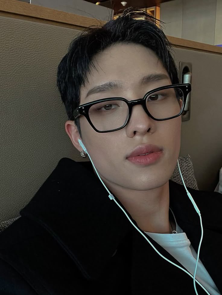 seodusted's tweet image. 𝗜𝗡𝗦𝗧𝗔𝗚𝗥𝗔𝗠.  

⠀  ─ ❲@❳ 𝘴𝘦𝘰𝘥𝘶𝘴𝘵 shared a new post! 

⠀ ⠀     ﹟𝟢𝟢𝟣 |   “ the artist. the art. ”

⠀ ⠀⠀