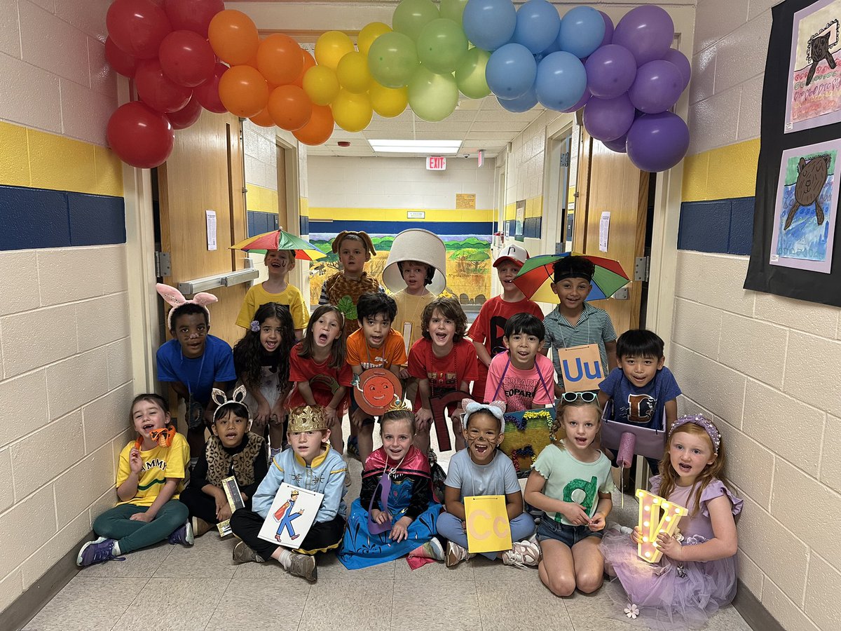 These kiddos dressed out! 💙💛💙 Letterland in the Mine!