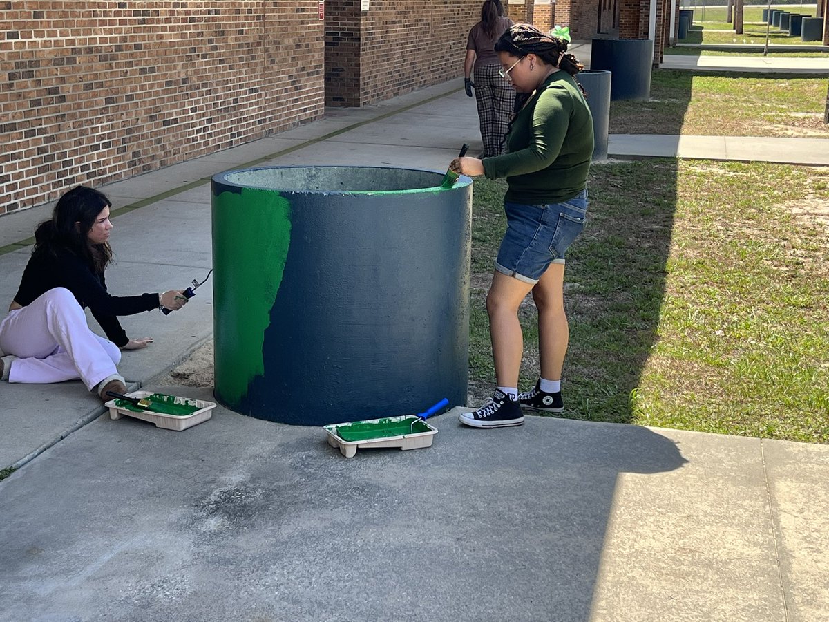 wkmcateer4's tweet photo. Thanks to Mr. Abshier and his @LWHS_Canes Construction Academy Level 1 students for painting the rain barrels at Emerald Shores Elementary today.  Great partnership with our feeder school!  Go Hurricanes!!!  @Brewer_DC @TrappJanuary @CTEmarion @BenWhitehouse98 https://t.co/f7QqkpIW1E