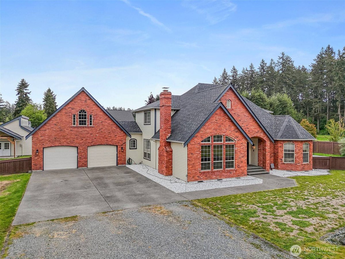 leonharper01's tweet photo. 🏡 Welcome to 16915 32nd AVE E, Tacoma, WA! 🌟 This single-family gem is not just a house; it's a lifestyle! With 4 bedrooms and 3.5 bathrooms spread over 4,913 sqft, this home offers space, comfort, and luxury. 🛁🛏️ https://t.co/uqY6Xf2PrQ