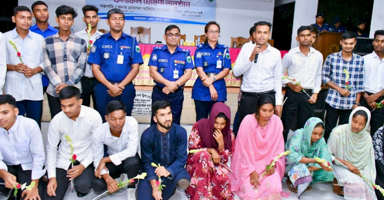 ১২০ টাকায় পুলিশে চাকরি পেলেন নওগাঁর ৩৬ জন