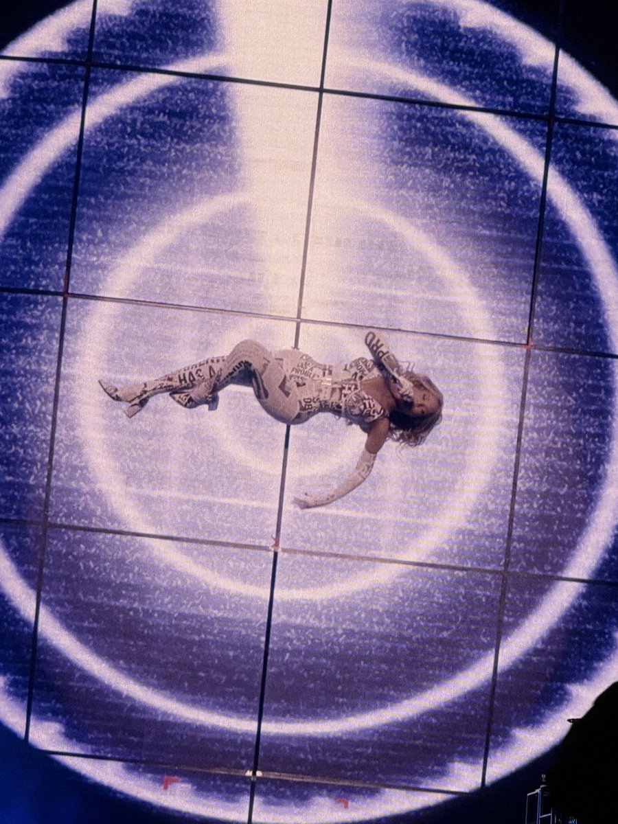 LandYoshi's tweet photo. 2013: misses the mark
2025: Oh baby I’m gonna hit this mark if it’s the last thing I do

#CowboyCarterWorldTour #beyonce https://t.co/sKy8y2VSZ0