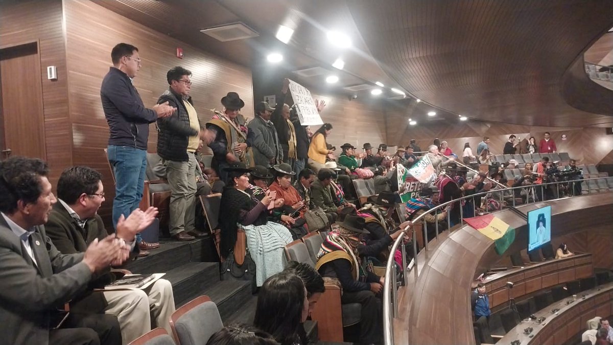 Saludamos a <a href="/Diputados_Bol/">Cámara de Diputados de Bolivia</a> por la aprobación de prioridad nacional la incorporación a la Red Vial Fundamental de varios tramos de la ruta Transversal Juana Azurduy de Padilla en Chuquisaca.
Los caminos son las venas por donde fluye el desarrollo de nuestro País <a href="/AGAMDECH153963/">AGAMDECH CHUQUISACA oficial</a>