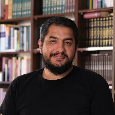 Biri kemalistlerin yeni Yaşar Nuri'si Mustafa Öztürk'ü diğeri kemalistlerin bilim adamı diye tapındığı Celal Şengör'ü rezil rüsva etti. Razıyız.