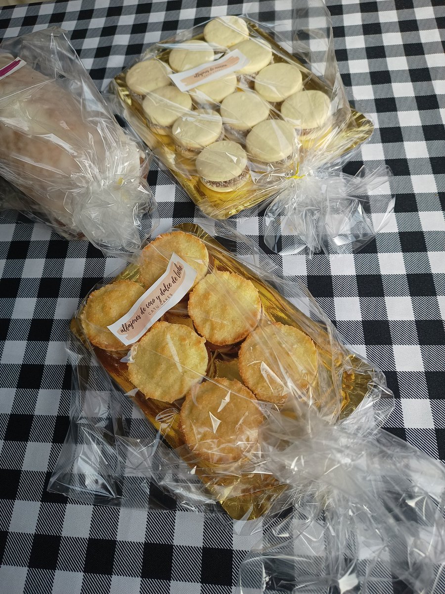CatuCakes's tweet photo. Empiezan a salir los pedidos del viernes!!!
Muchas gracias 
Este fue con budín de limón glaseado, alfajorcitos de Maicena y alfajores de coco y dulce de leche 🥥🤎 https://t.co/NAVQ5Ctfm7