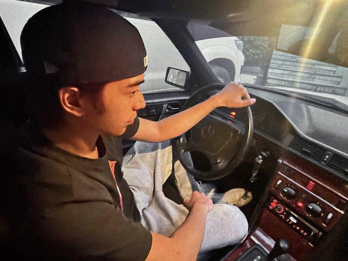 glrvrz's tweet photo. drive me closer 🚘
a lomi au

gelo drives grab part-time to help with school expenses. mikki, a boy from privilege, accidentally leaves his airpods in gelo’s car.

he didn’t expect the driver to return them.
and gelo didn’t expect to see him again.
at school. https://t.co/eslwyVMjlW