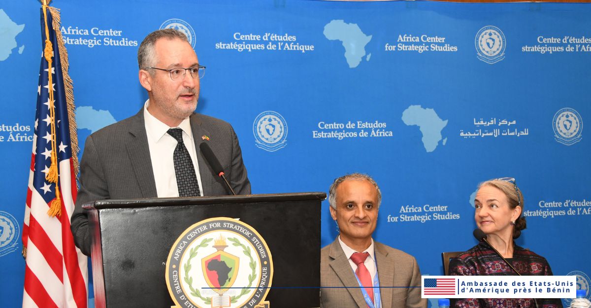 USEmbassyBenin's tweet photo. Amb. Shukan a participé à une table ronde de l’ACSS sur la prévention de l’extrémisme violent en Afrique de l’Ouest côtière. Renforcer les partenariats, partager les bonnes pratiques et bâtir des communautés résilientes face aux menaces extrémistes. #PVE #AfriqueOuest #USinBenin https://t.co/Ex8Zd3xaYd