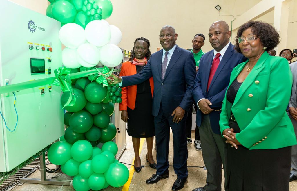 KeEquityBank's tweet photo. Karakuta Fresh Produce has officially launched its state-of-the-art avocado packhouse in Nairobi, a 7,500-tonne facility that is set to elevate Kenya’s position in the global avocado export market. With produce from its own 180-acre farm and an aggregation network of 1,500 smallholder farmers, the facility embodies a bold vision for transforming agricultural value chains in Africa.

Unveiled by Karakuta Fresh Produce CEO Grace Ngungi alongside Equity Group MD & CEO Dr. James Mwangi, this milestone demonstrates what’s possible when innovation, resilience, and transformative leadership come together.. Backed by Equity’s financing, Israeli technology, and a thriving Spanish market, the packhouse guarantees high standards of quality and consistency essential for export.

Dr. James Mwangi commended Grace Ngungi’s leadership, calling it a benchmark for scalable agribusiness driven by women and powered by purpose. With projections to export 60 containers in 2025 up from 8 in its first year, Karakuta’s trajectory is promising to unlock Africa’s agricultural potential.

#Agribusiness #Avocado #Agriculture #ExportAgendaKE