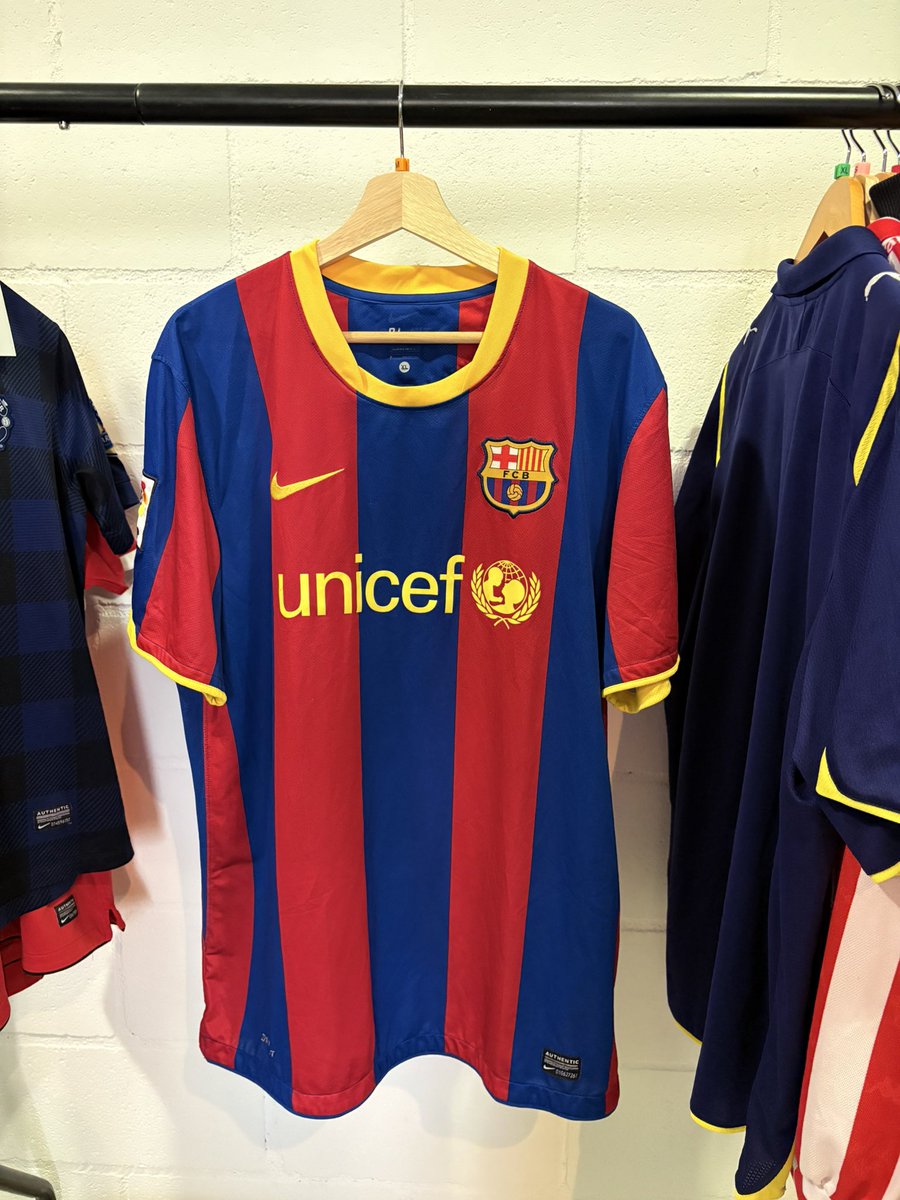 kit_launch's tweet photo. Bilbao Vintage Football Pop-Up 🚨 ⚽️ 

May 20th - 25th. Calle Iparraguirre 31 📍 

Europa League Final &amp; Athletic Club vs Barça 🏆 https://t.co/BvceQNBlqp