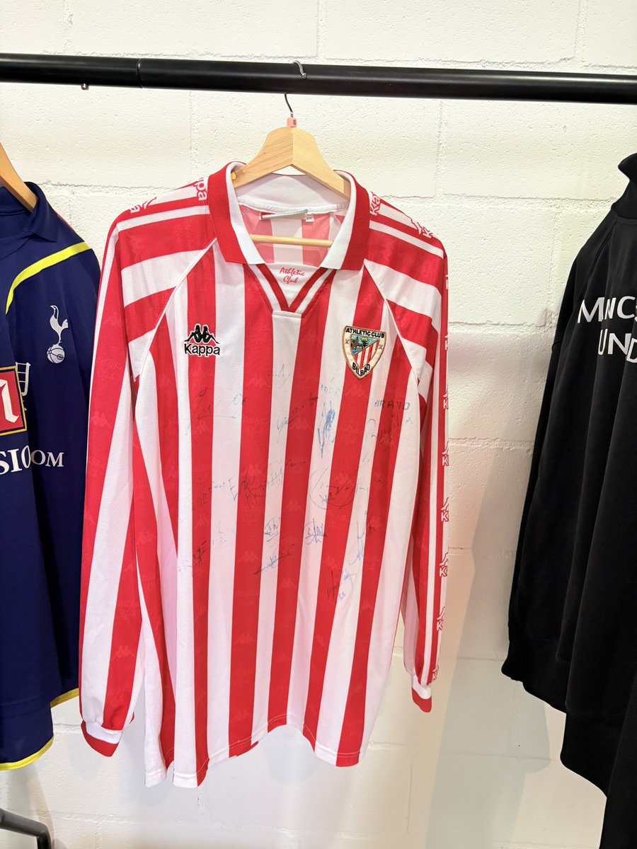 kit_launch's tweet photo. Bilbao Vintage Football Pop-Up 🚨 ⚽️ 

May 20th - 25th. Calle Iparraguirre 31 📍 

Europa League Final &amp; Athletic Club vs Barça 🏆 https://t.co/BvceQNBlqp