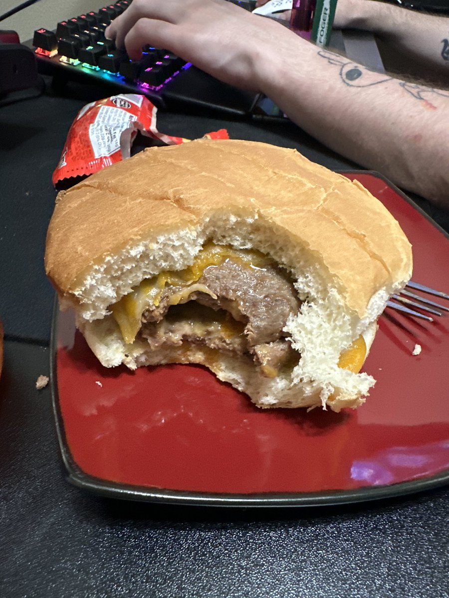 *starts to sing a made up song about cheeseburburs and how he likes them* 
🎶Cheeseburbur!! cheeseburbur!! I LIKE CHEESEBURBURS!!!!🎶

Puppy made 2 cheese filled cheeseburburs last night. One for me and one for <a href="/PupReaperTX/">🐶PupReaper🦴🔜 ARR</a>